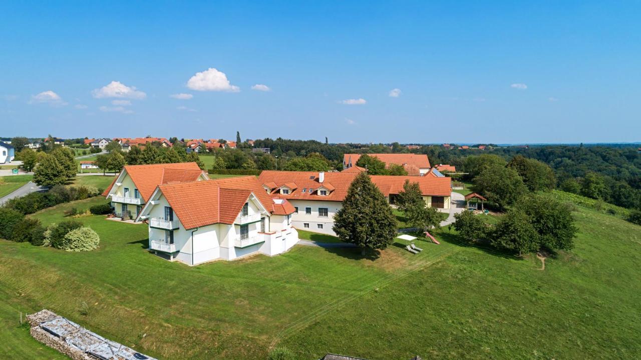Hotel Sonntagsberg Hof Familie Fiedler Bad Waltersdorf Esterno foto