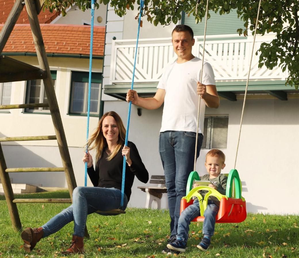 Hotel Sonntagsberg Hof Familie Fiedler Bad Waltersdorf Esterno foto